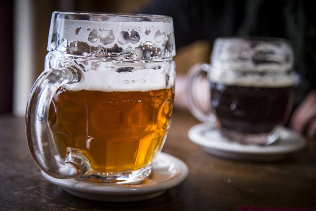 Akcyza na piwo ma być taka jak na wódkę? Głos zabrał Morawiecki. Czy piwo zdrożeje? Jaka będzie akcyza w 2020 r.?