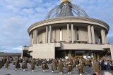 Pieniądze z budżetu państwa płyną szerokim strumieniem na dzieła ojca Rydzyka. Znane są kolejne kwoty dotacji - tym razem z MSZ