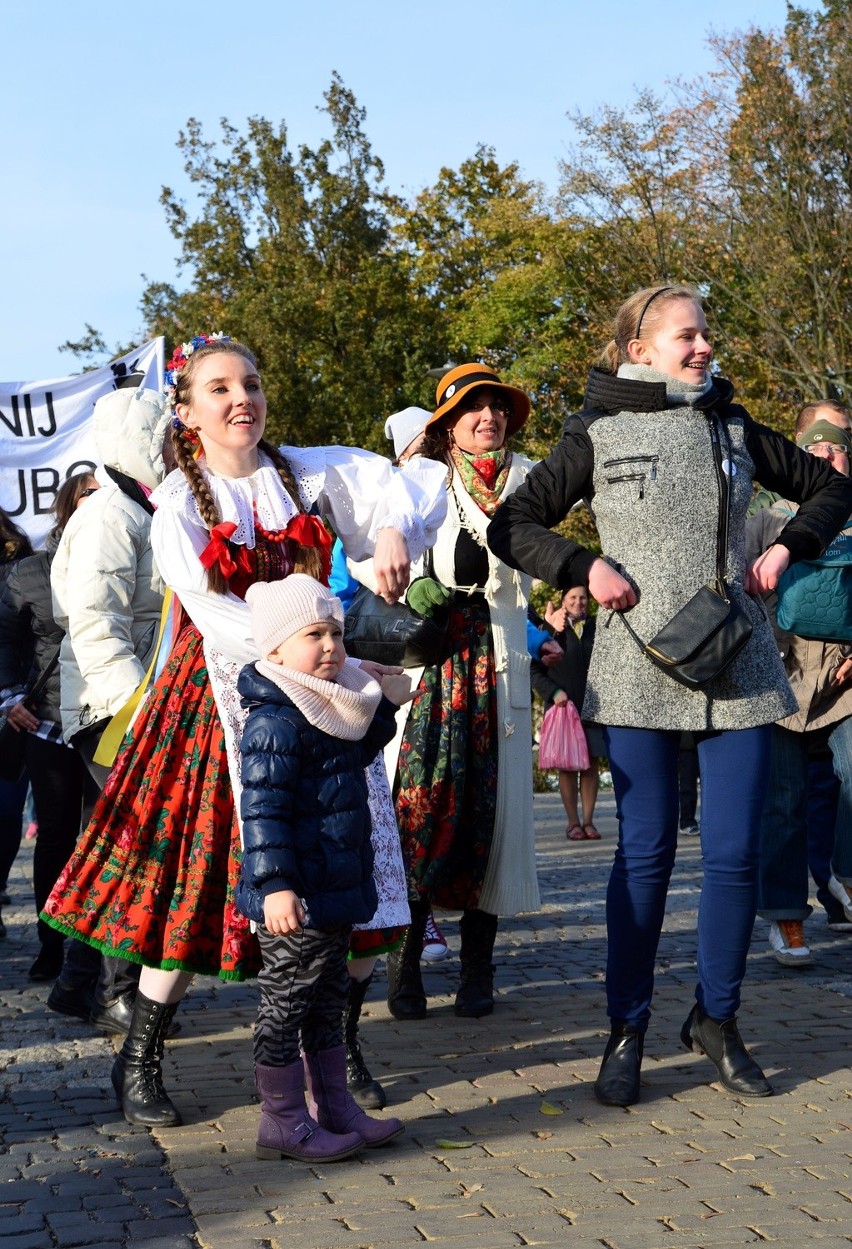 Wycinali hołubce na placu Litewskim (ZDJĘCIA, WIDEO)