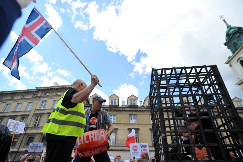 Protest frankowiczów w Warszawie