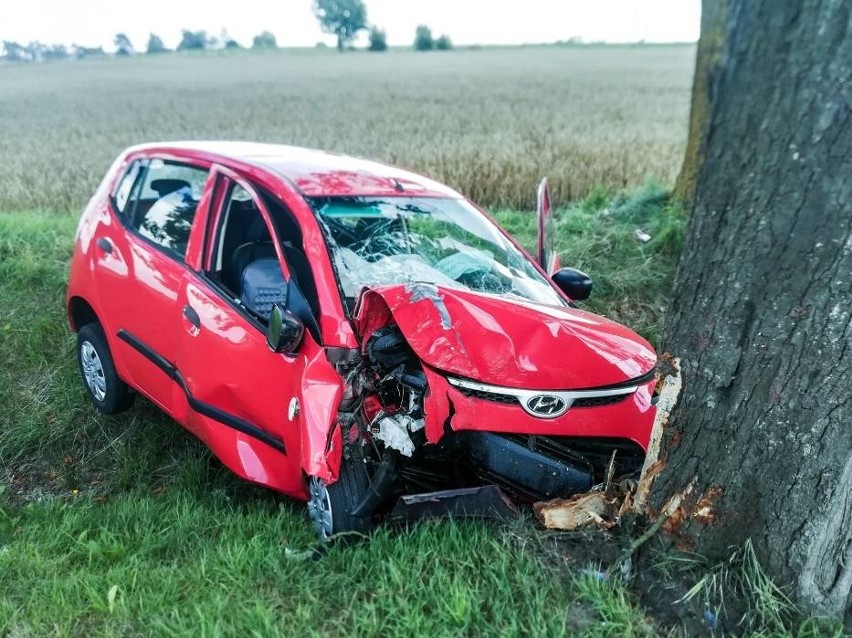 Wypadek w Tychnowach 25.07.2018. 81-letni kierowca uderzył w...