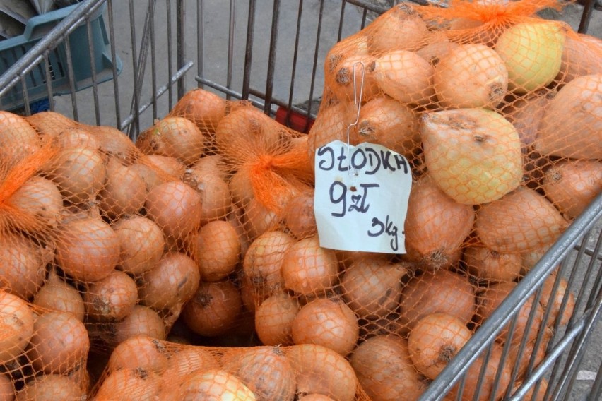Owoce i warzywa na giełdzie w Sandomierzu. Jakie ceny? [ZDJĘCIA]