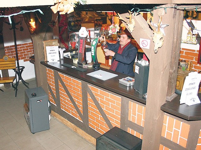 Drink bar jest czynny od 12 do 22 a w sezonie letnim od 9 do północy. 