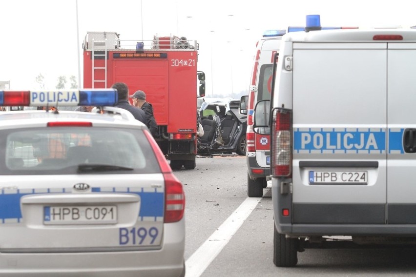 Wypadek na AOW. To on uratował życie kierowcy toyoty