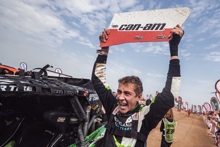 18-letni Eryk Goczał, zwycięzca Rajdu Dakar, z wizytą u marszałka Małopolski. Energylandia Rally Team doceniona. Zobacz ZDJĘCIA
