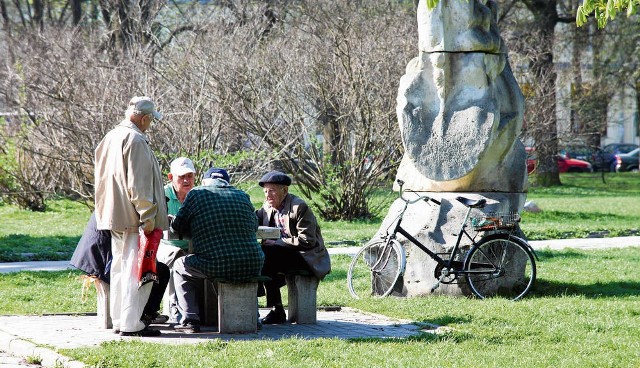 Park Ratuszowy to jedno z popularniejszych nowohuckich miejsc wypoczynku w plenerze