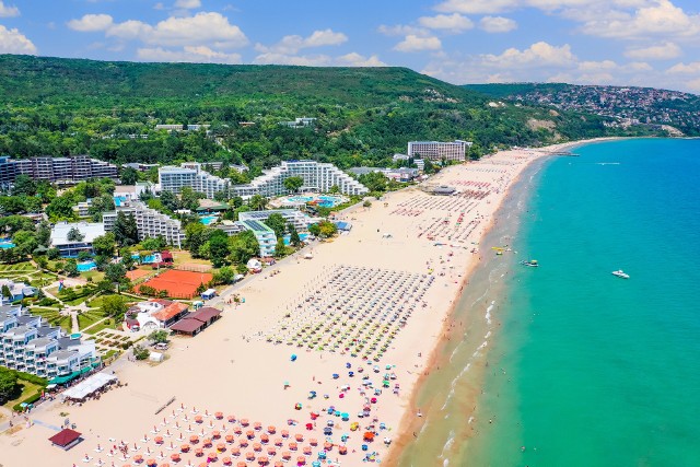 Który kurort Bułgarii wybrać na wymarzone wakacje na plaży? Przedstawiamy 10 wyjątkowych bułgarskich plaż dla miłośników błogiego leniuchowania, imprez, sportów wodnych i rodzinnego wypoczynku z dziećmi.