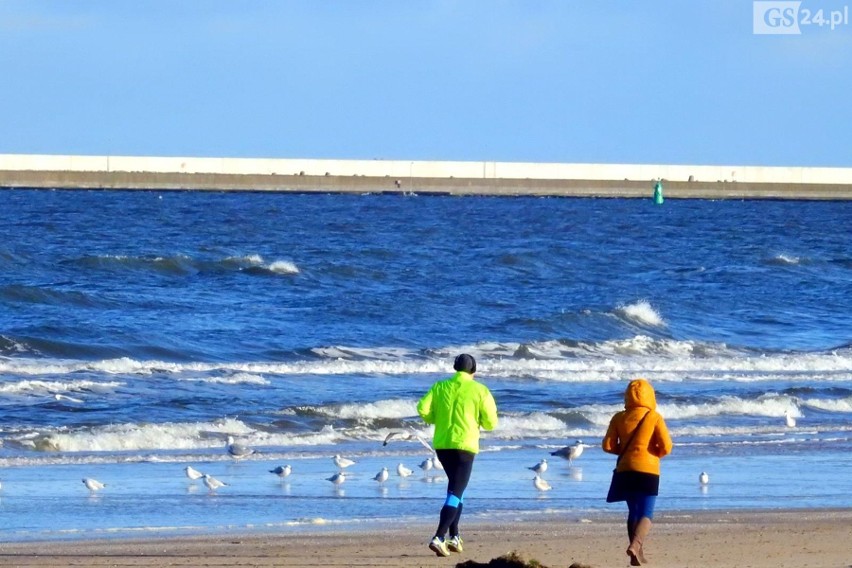 POGODA w Świnoujściu. Mroźno, ale słonecznie. Plaża pełna spacerowiczów [ZDJĘCIA]