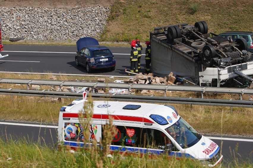 W poniedziałek rano na autostradzie A2 doszło do zderzenia...