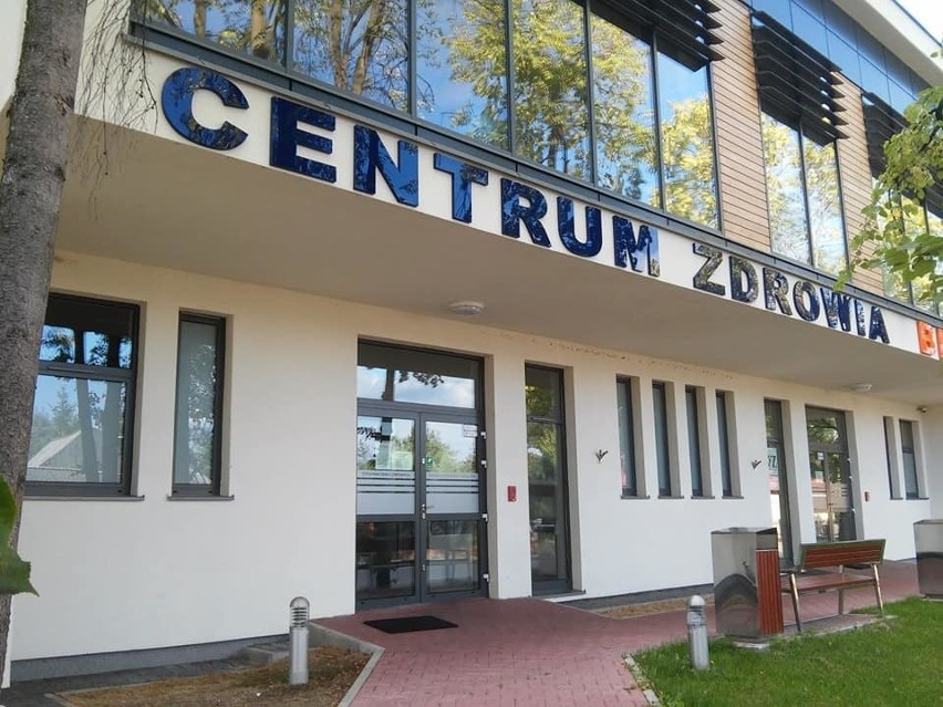 W Jedlińsku trwają prace przy odwodnieniu budynku Centrum Zdrowia w Jedlińsku. Co było powodem rozpoczęcia robót?