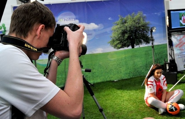 Nasi uczniowie mieli okazję na żywo fotografować modelki w interesujących sceneriach. 