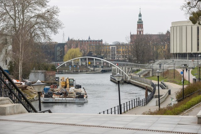 Poniedziałkowa pogoda nie zachęca do spacerów. Od godzin południowych w Bydgoszczy pada. W nocy należy spodziewać się minusowych temperatur