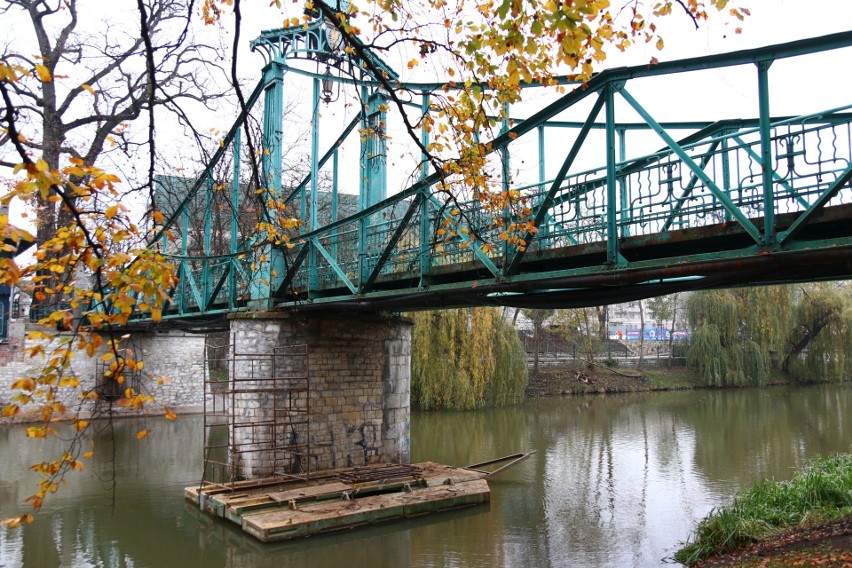 Nowe kłódki na Moście Groszowym zostaną usunięte z...