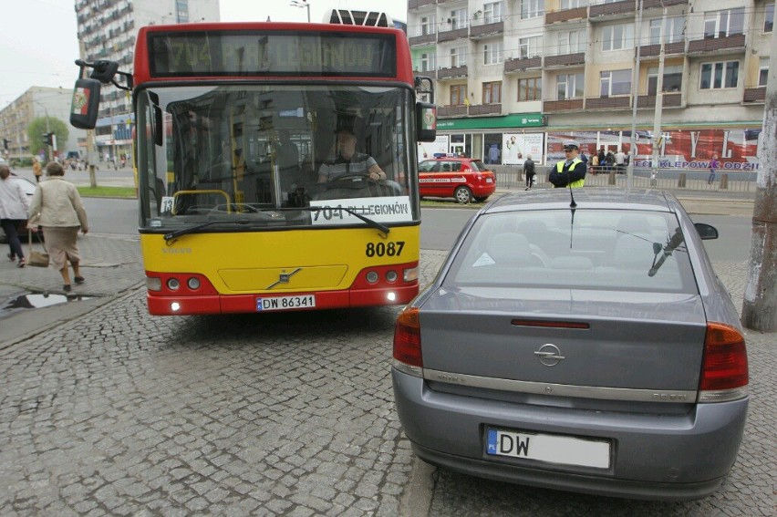 Remont Krupniczej. Korki na trasie objazdów zamkniętej ulicy (ZDJĘCIA)