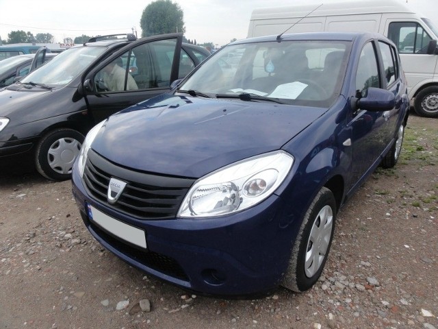 Dacia sandero z 2009 roku - 18,6 tys. zł.