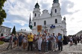 Pielgrzymka z Chełma na Jasną Górę. Pątnicy już w drodze. Zobacz zdjęcia i wideo