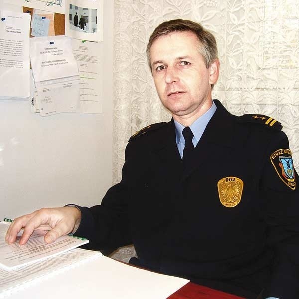 Arkadiusz Misiak, komendant Straży Miejskiej w Mielcu: - Mandatami zagroziliśmy osobom na stanowiskach kierowniczych, które powinny zadbać o czystość.