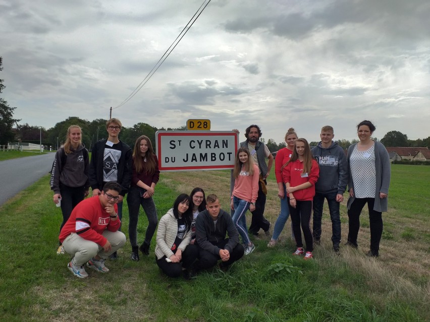 Grupa projektowa z Zespołu Szkół RCKU w Przemystce była we Francji - realizowali projekt Erasmus + "We share the land"