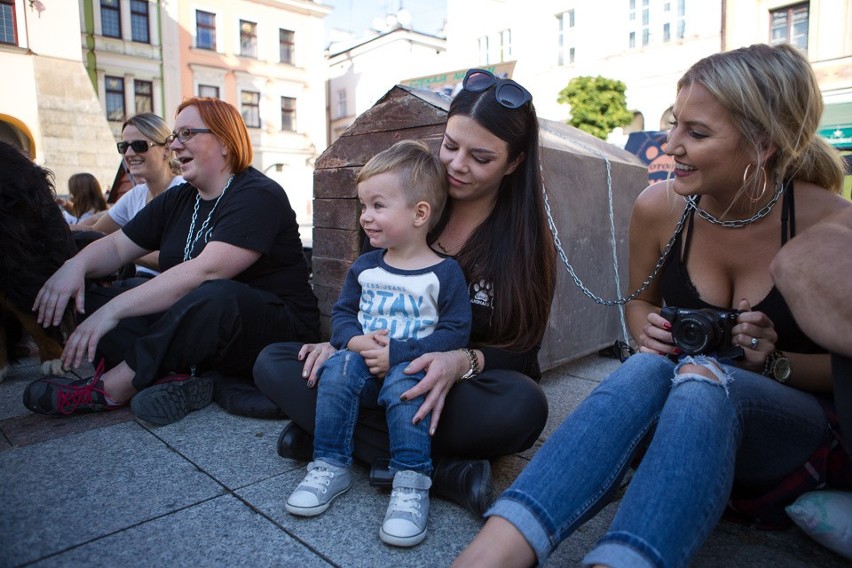 Happening "Zerwijmy łańcuchy" na tarnowskim Rynku