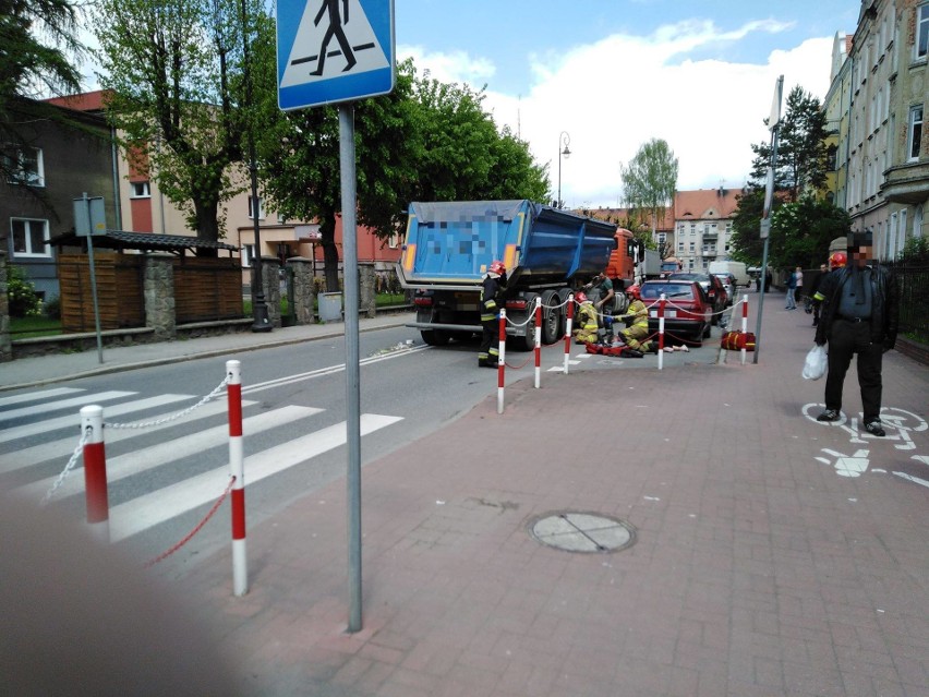 Wypadek w Prudniku. Kobieta i dziecko potrąceni na przejściu dla pieszych