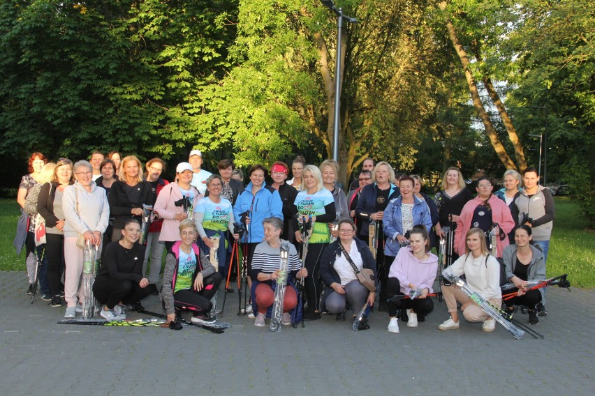 Kijki do nordic walking dla uczestników trzeciej edycji brzezińskiego programu "Marsz po zdrowie"