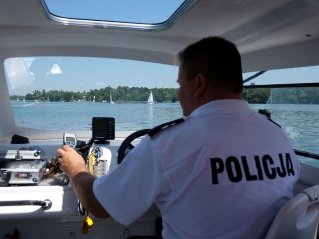 Jezioro w Urszulewie leży na granicy dwóch województw. Patrolują je policjanci z Rypina i Sierpca.