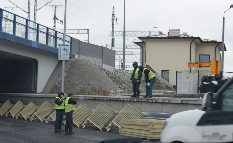 Na ul. Krakowskiej na ostatnią warstwę asfaltu czeka jezdnia...