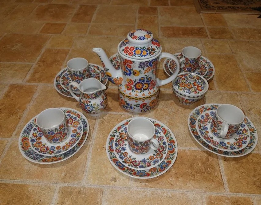 Porcelana cepelia z 1977 roku - 1 600 złotych.