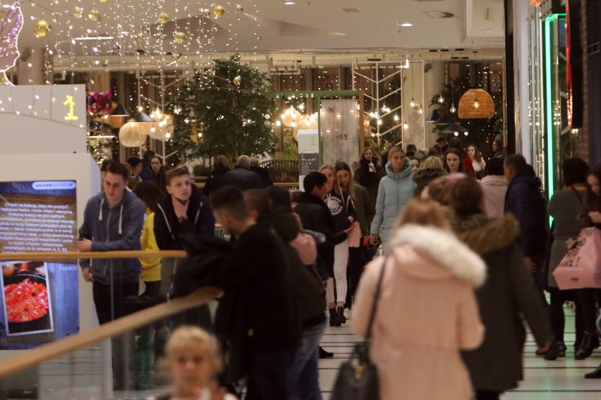 Black Friday w Lublinie. Wyjątkowe promocje, okazje i obniżki. Ludzie tłumnie ruszyli na zakupy (ZDJĘCIA)