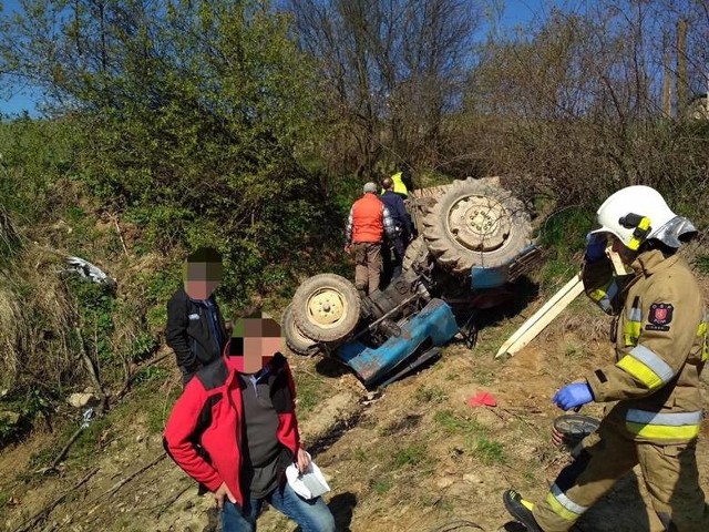 Kwietniowy wypadek w małopolskiej wsi Trzebunia. Zginął przygnieciony przez ciągnik rolnik