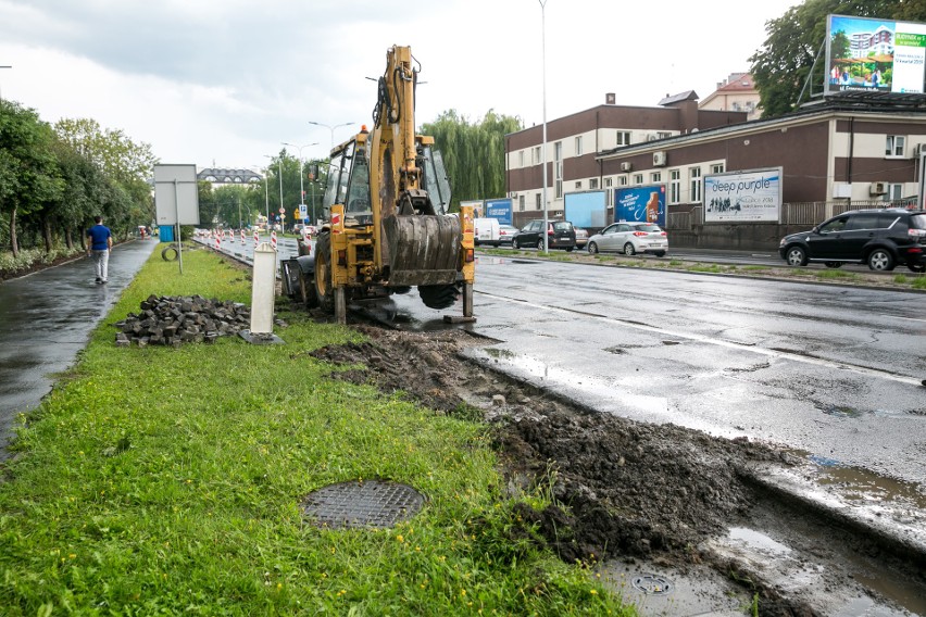 Kraków. Rozpoczęło się łatanie alei Juliusza Słowackiego