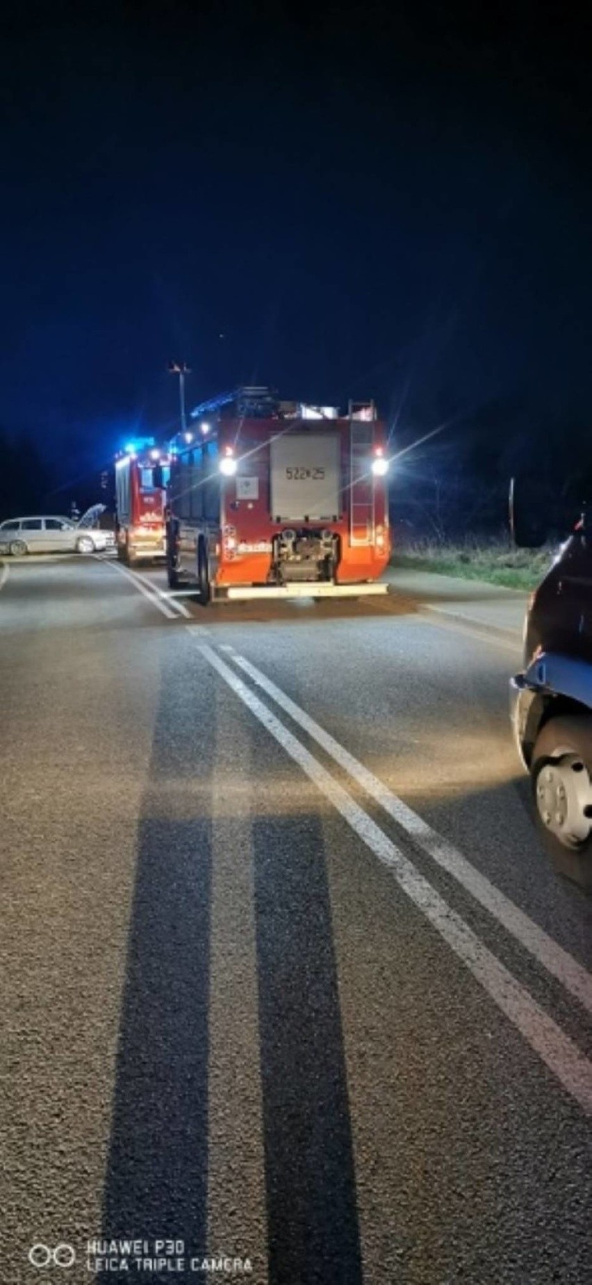 Wypadek w Starym Jarosławiu. 18-latek stracił panowanie nad pojazdem i uderzył w znak drogowy. Miał 1,96 promila w wydychanym powietrzu