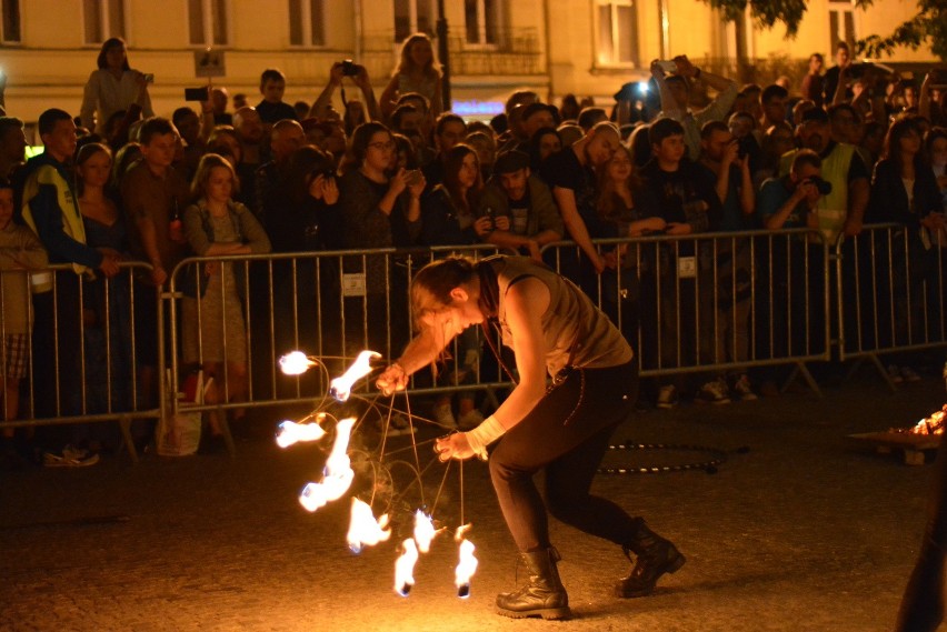 Noc Kultury 2016. Pokaz fire show [ZDJĘCIA, WIDEO]