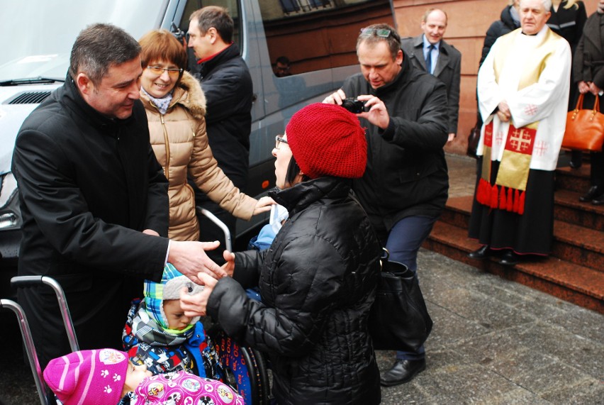 Ruda Śląska: Nowe autobusy trafiły do niepełnosprawnych