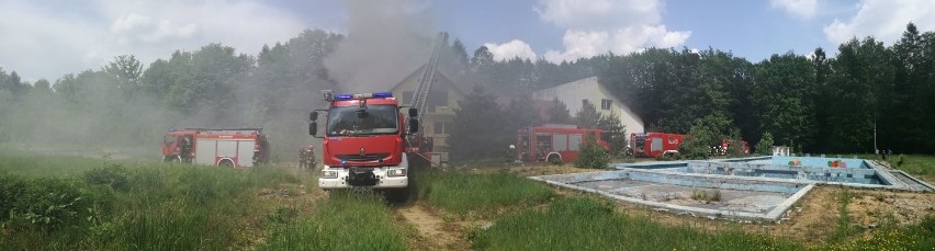 Strażacy gasili opuszczony budynek na Bażanciarni