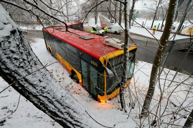 Wypadek autobusu MPK na ul. Mościckiego we Wrocławiu 18.01.2024