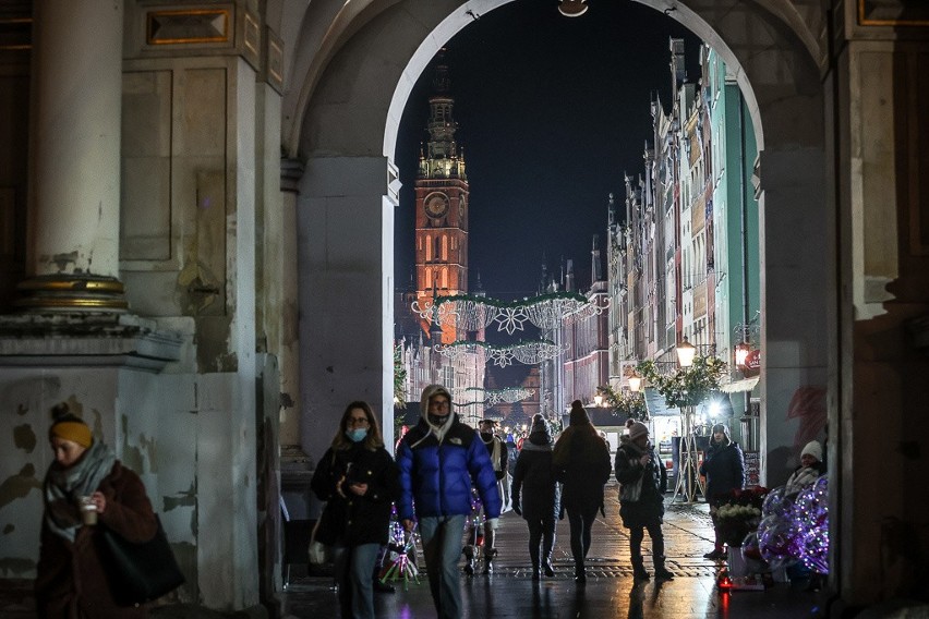 Mieszkańcy, samorządowcy i politycy oddali hołd...