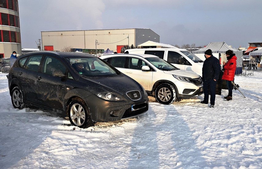 Sprzedaż samochodów na giełdzie na krakowskich Rybitwach