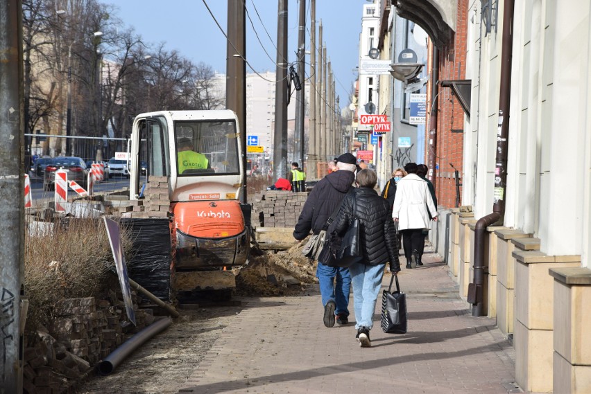 W centrum Częstochowy trwa modernizacja linii tramwajowej...