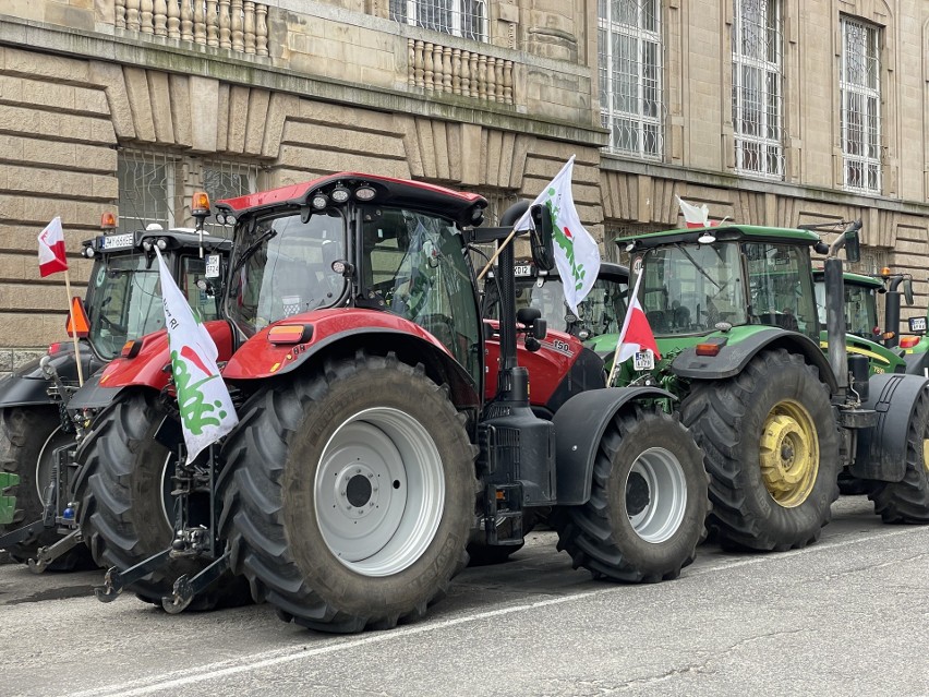 Rolnicy zaostrzają protest. Na ulice Szczecina wyjedzie ponad 200 ciągników 