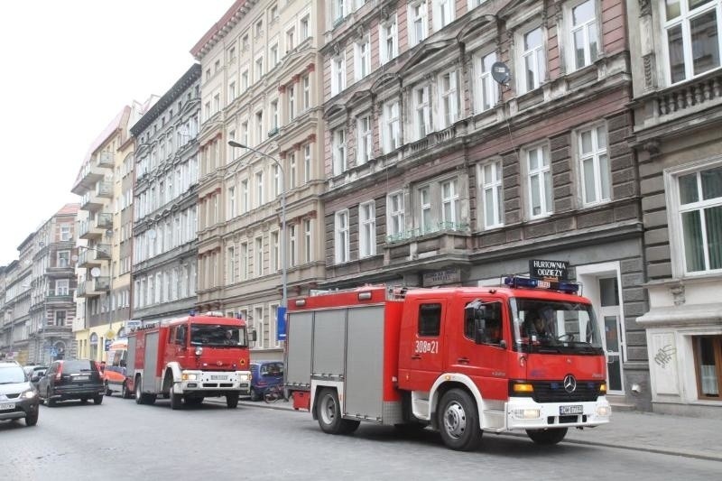 Wrocław: Czad ulatniał się przy Trzebnickiej. Kilka osób w szpitalu (ZDJĘCIA)