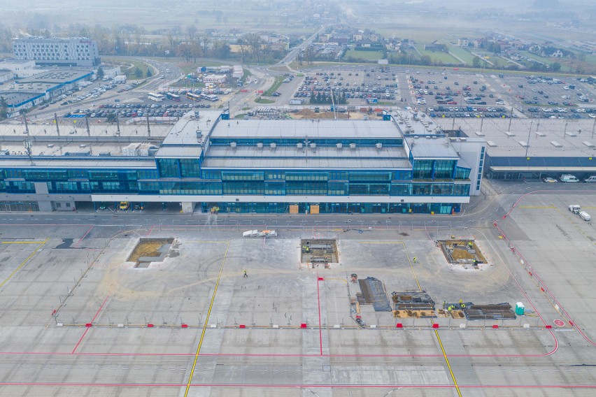 Rozbudowa terminala B od strony płyty lotniska, zdjęcie z...