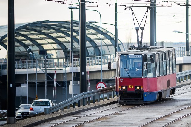 16 stycznia 2016 roku rozpoczął kursowanie tramwaj do Fordonu. Dzisiaj jest więc pierwsza rocznica tego wydarzenia. Zapraszamy do obejrzenia galerii zdjęć z realizacji tej inwestycji oraz do udziału w sondzie.