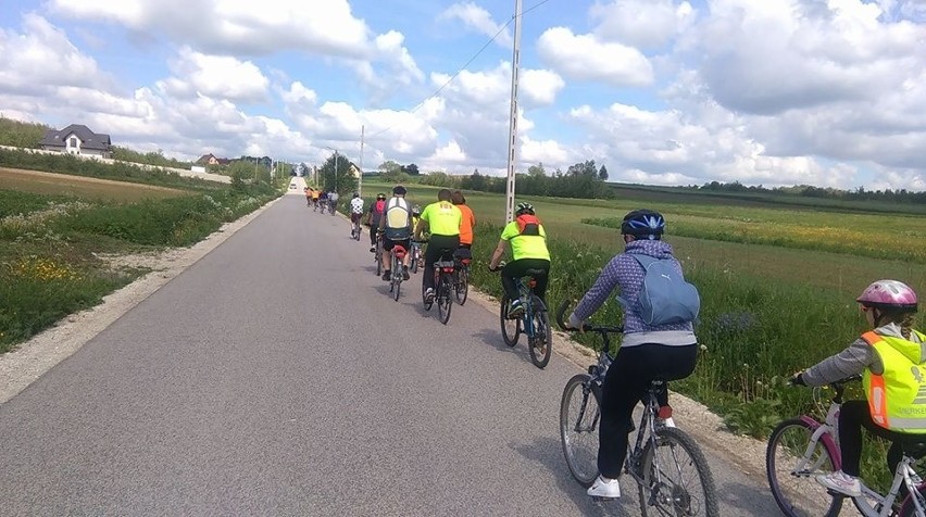 Na rowerze przejechali przez trzy gminy (ZDJĘCIA)