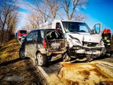 Wypadek pod Kamieńcem Ząbkowickim. Zderzenie auta dostawczego z osobowym (ZDJĘCIA)