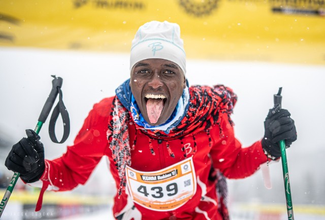 Ireneusz Rabski wyprzedził Michała Jusypenko i Davida Formana w pierwszym biegu tegorocznego Biegu Piastów - KGHM Rodzinnej 12 (12km). Wśród kobiet najszybsza w sobotę okazała się Dorota Kuźma. Na drugim stopniu podium stanęła Jadwiga Grynkiewicz, a trzecie miejsce zajęła Paulina Myszk. W nocy - przed zawodami - w Jakuszycach wreszcie spadło więcej śniegu i warunki na trasach zdecydowanie się poprawiły.Do następnych zdjęć przejdziesz za pomocą strzałek lub gestów na telefonie.Bieg Piastów 2023 - KGHM Rodzinna 12 (fot. Ultralovers)