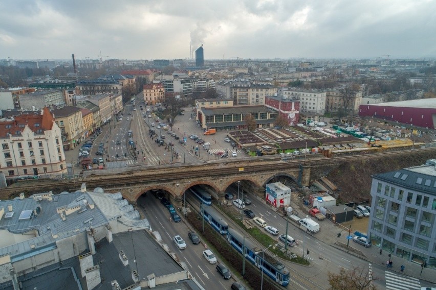 Megainwestycja w centrum Krakowa rośnie jak na drożdżach [ZDJĘCIA]