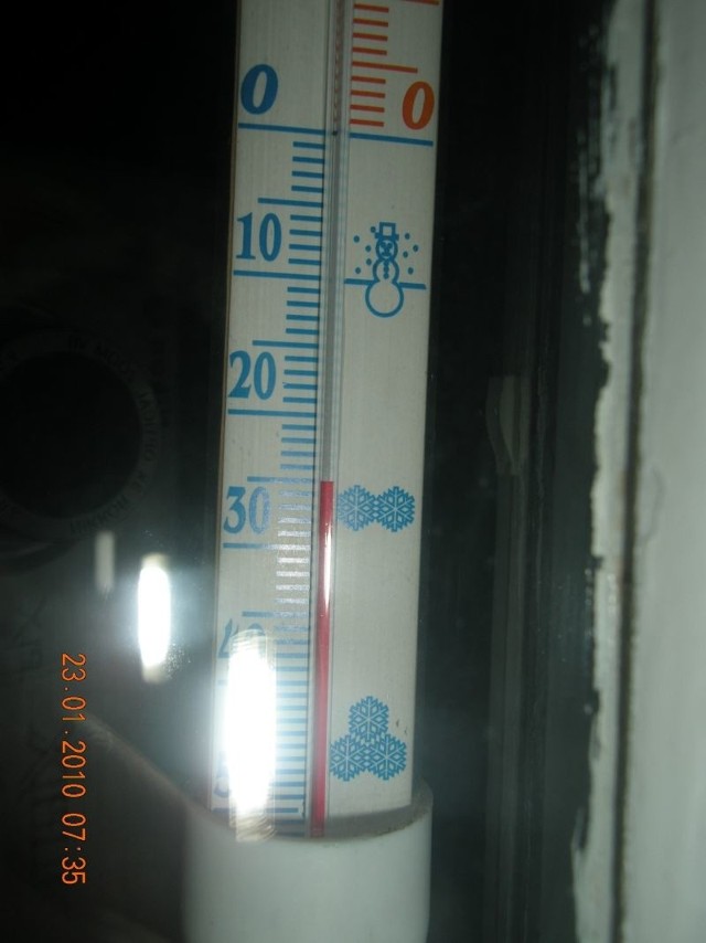 Przesyłam fotkę z minusową temperaturą u mnie za oknem. Pozdrawiam cieplutko, Irena W. - napisała nasza Czytelniczka