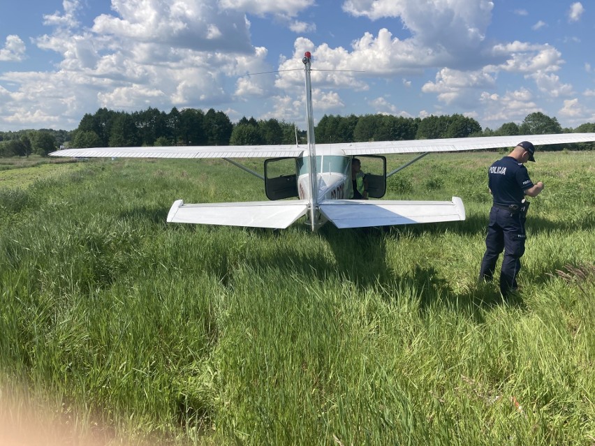 Samolot z Chełma lądował awaryjnie w województwie świętokrzyskim. Jaka była przyczyna?