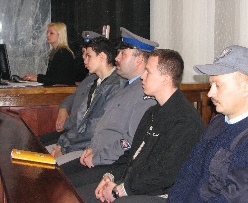 W przyszłym miesiącu sąd zdecyduje, czy Przemysław Rusanowski (z lewej) pozostanie w więzieniu do końca życia